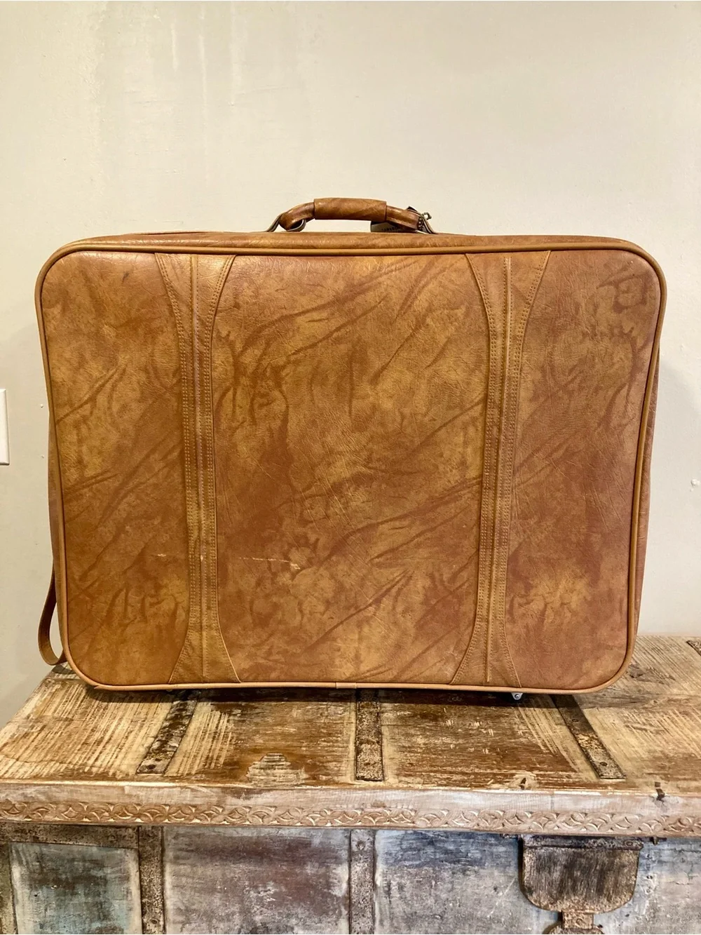Vintage American Tourister Suitcase 1970s/80s Made in Taiwan